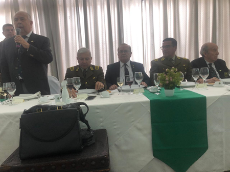 Cien Águilas entrega saludos a General Director de Carabineros en Aniversario Institucional