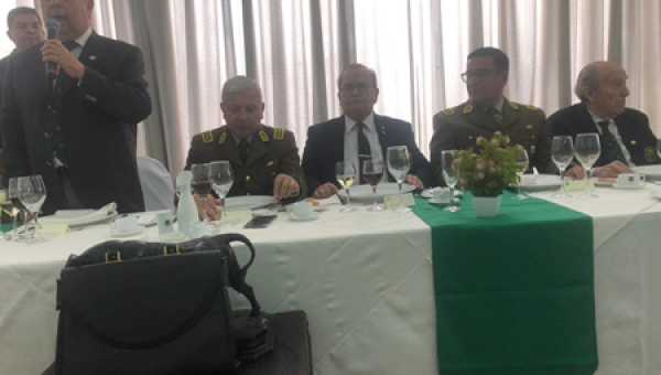 Cien Águilas entrega saludos a General Director de Carabineros en Aniversario Institucional